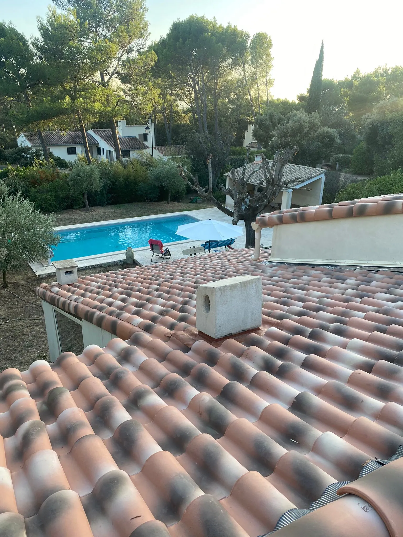 Toiture canal vue jardin Provence