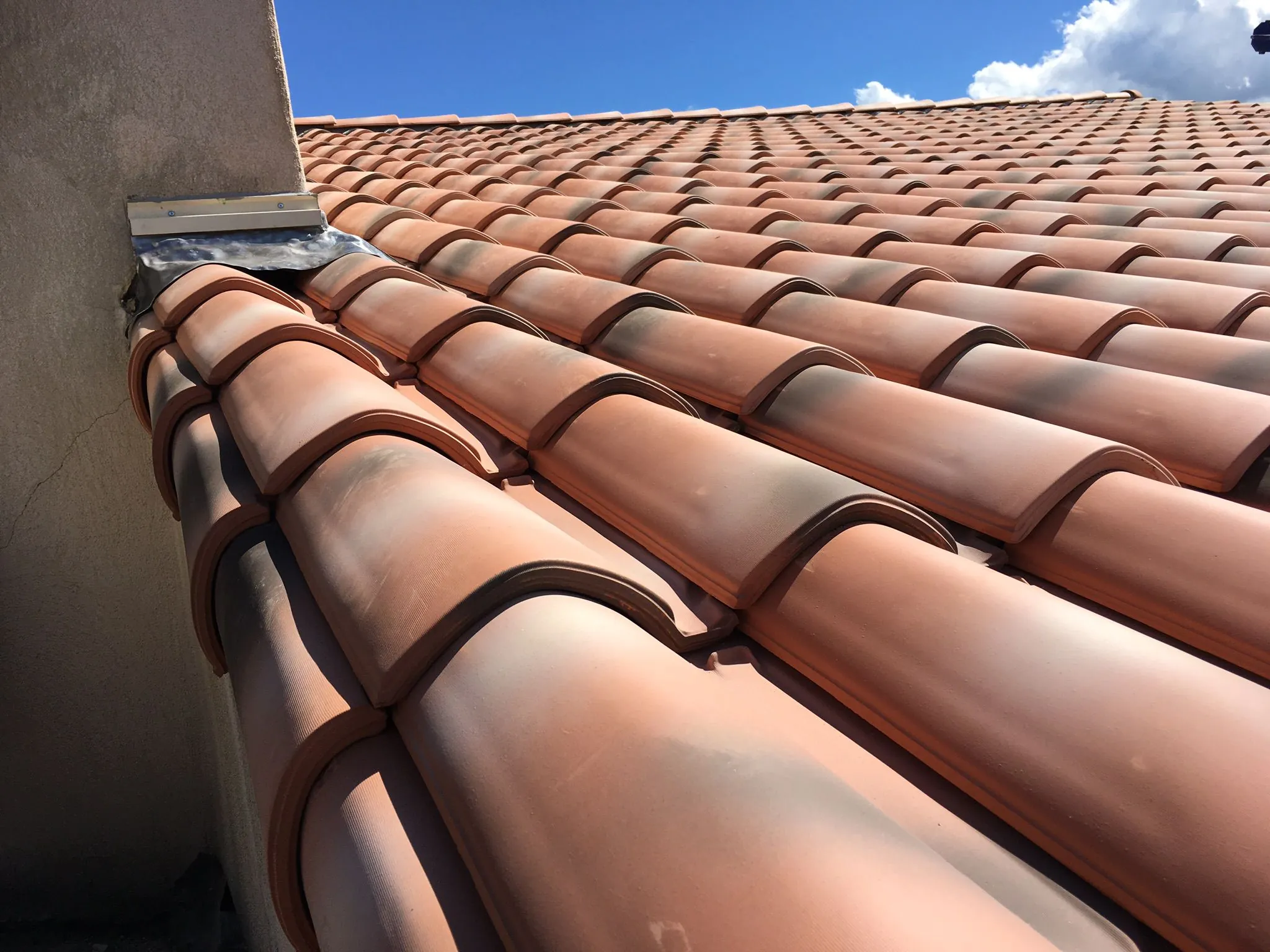 Détail tuiles + arêtier